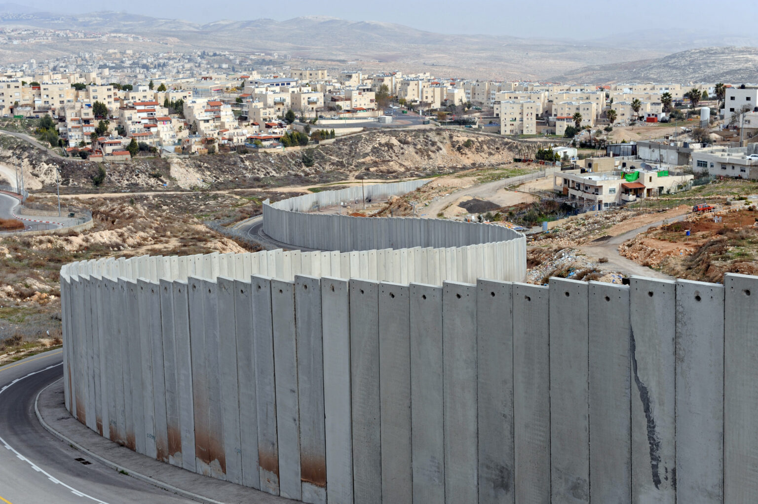 مخطط صهيوني لفصل الأحياء المقدسية وعزل140 ألف فلسطيني