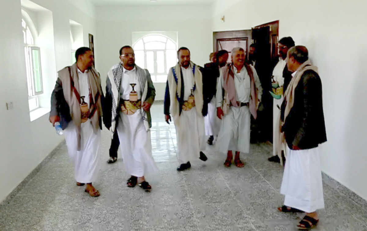 محافظ صعدة يطلع على تنفيذ مشروع مبنى صندوق النظافة