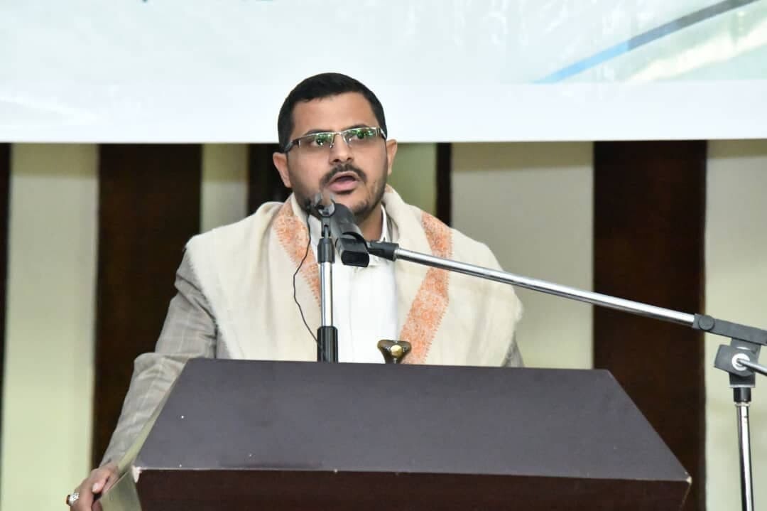 مدير مكتب قائد الثورة ورئيس هيئة الزكاة يكرمان كبار التجار ورجال الأعمال المبادرين بدفع الزكاة