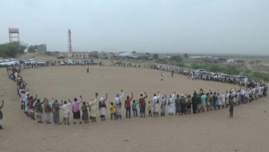 وقفة احتجاجية لأحفاد بلال في السخنة بالحديدة تنديداً بجرائم العدوان